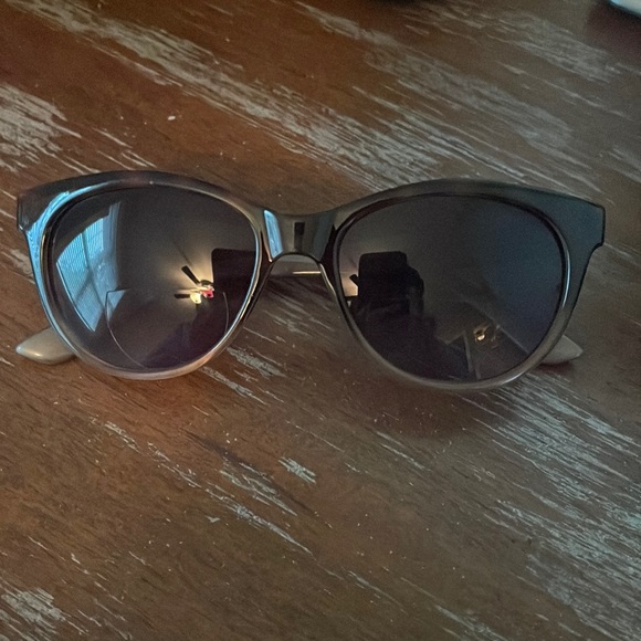 Oscar by Oscar de la Renta OSRS711 271+1.50 brown tortoise sunglasses w/ bifocal main image 13